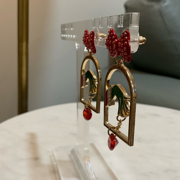 🎄The Grinch Classic Hand Earrings - Picture 5 of 6